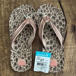 Reef Kids Leopard Print Flip Flops with Metallic Straps sz 6/7